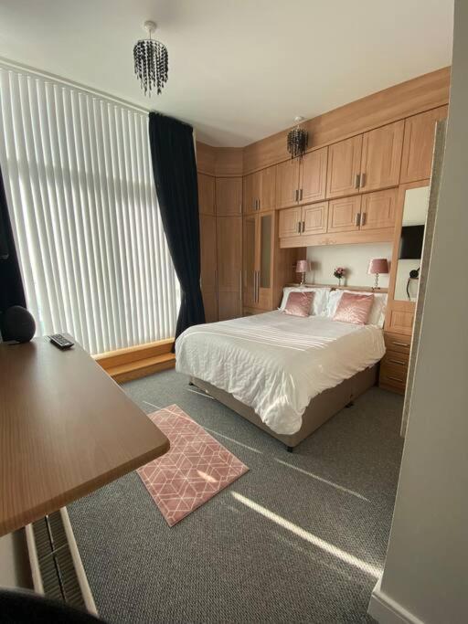 Apartment 3 Bedroom Penthouse In *