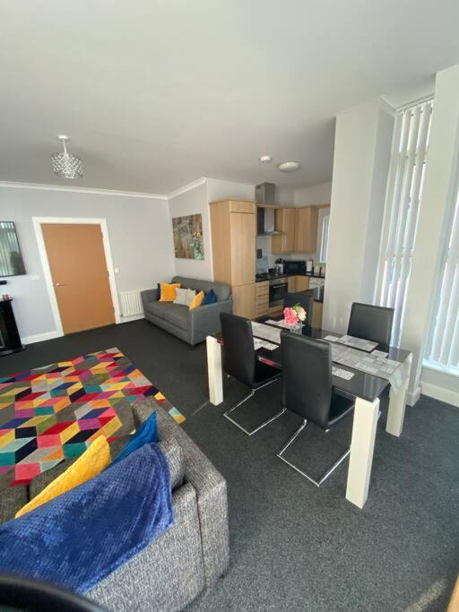 Apartment 3 Bedroom Penthouse In *